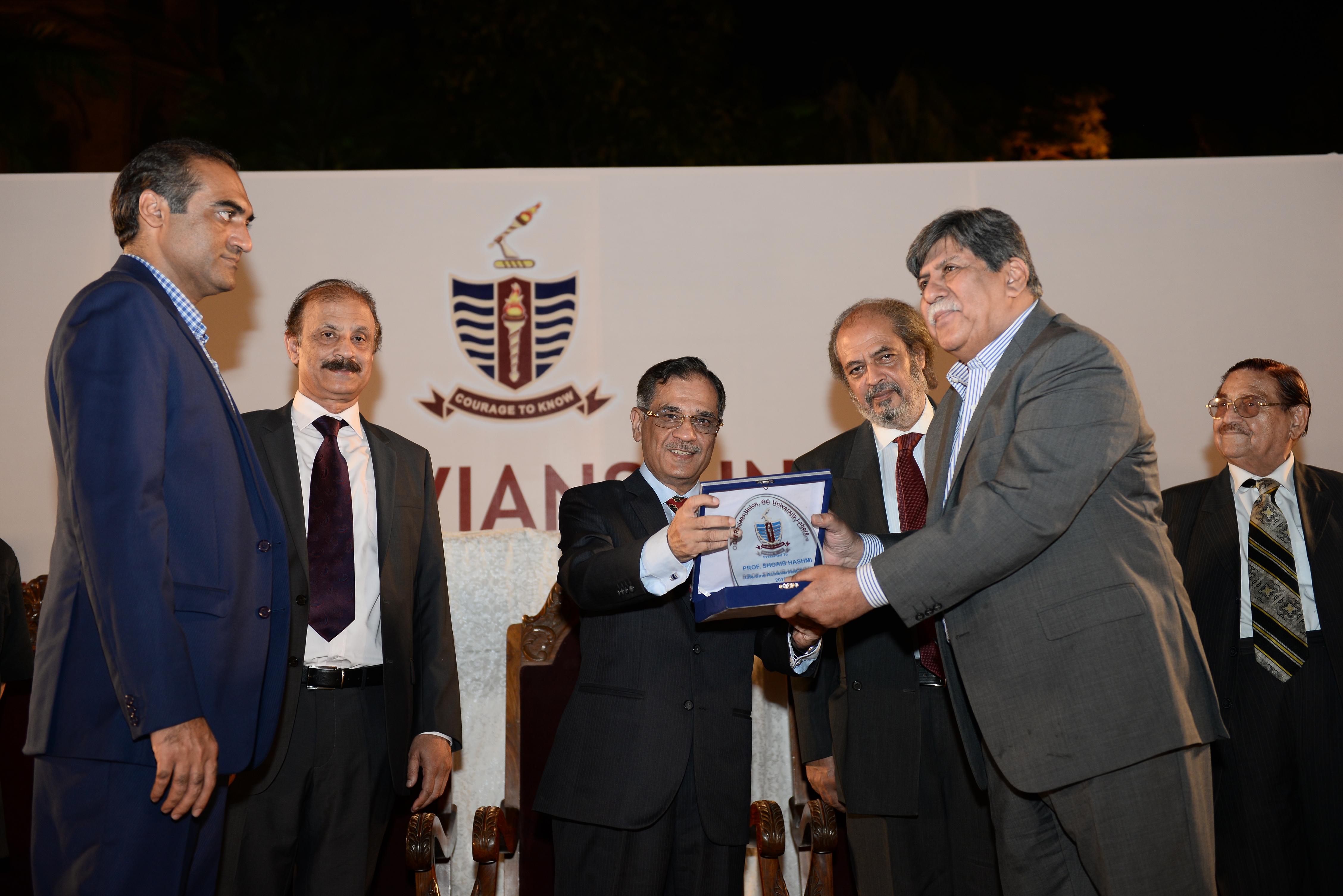 Mr. Asghar Nadeem receiving Life Time Achievement Award on behalf of Mr. Shoaib Hashmi