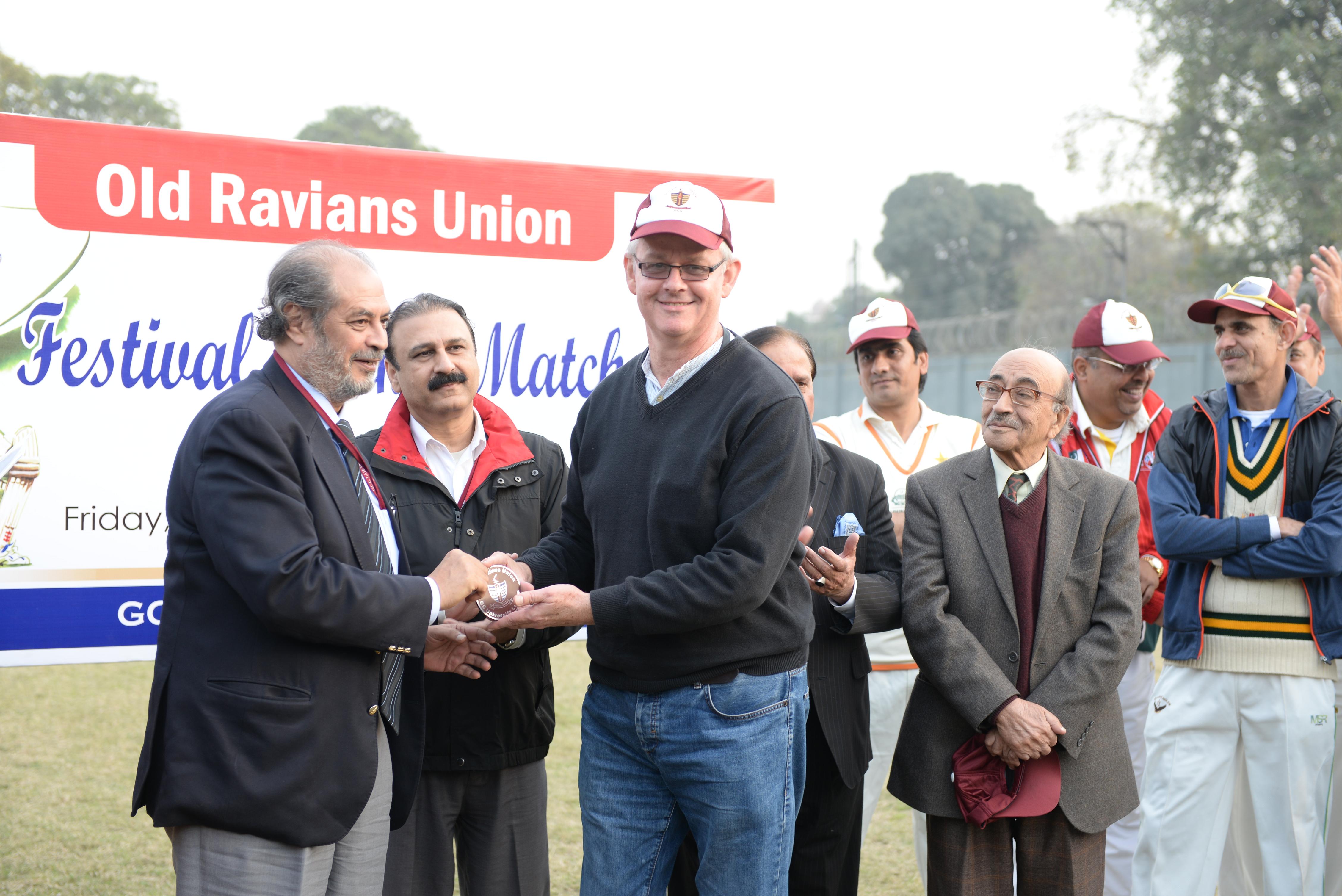 Vice Chancellor Dr. Shah giving souvenir to Mr. Kevin Mclaven